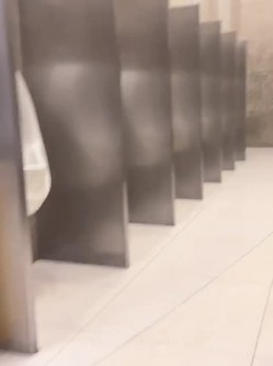 推特露出福利姬【小猫不流泪】极限露出挑战 裸体拿外卖 大街人前刺激露出 户外天体裸行 羞耻尿尿  截图5