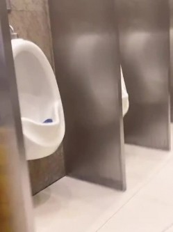 推特露出福利姬【小猫不流泪】极限露出挑战 裸体拿外卖 大街人前刺激露出 户外天体裸行 羞耻尿尿  截图6