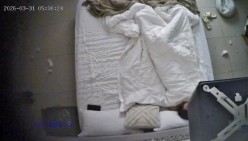 酒店上帝偷拍白肤长腿风衣美女被健壮男趴身上日逼 截图14