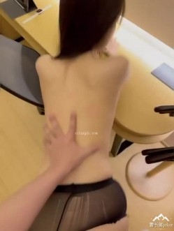推特大神【曹长卿】和超漂亮清纯美眉，黑丝美腿 各种打炮集合！妹子露脸 很漂亮，化身小母狗，刚刚操起来就好多白浆了 截图14