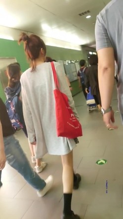 大师系列 商场地铁贴身CD 居然还有妹子无内上街 截图1
