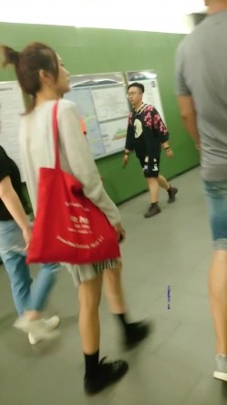大师系列 商场地铁贴身CD 居然还有妹子无内上街 截图2
