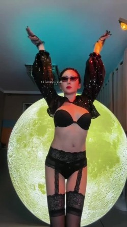 抖音形体舞蹈教练【妮可形体舍宾】身材很哇塞的颜值少妇，大胆掰逼，道具自慰 截图5