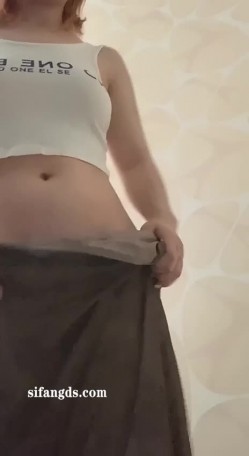 【重磅核弹】清纯萌妹【小8】永久门槛完整552V10小时 太顶了，超大尺度 1V1直接把小穴贴到尽头 截图3