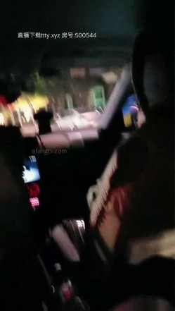 超高明星颜值极品骚货『越南妹』户外全裸露出 天台跪舔臣服胯下 楼道全裸 站炮后入 啪啪猛操 高清完整版 截图1
