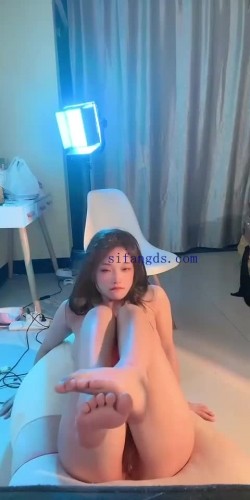 快手【小纯吖】极品美女 露脸露点插B弹力插 高潮喷水裸舞 截图2