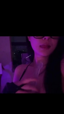 推特大神【摄影师B&M】高价付费群福利重金约拍，女神骚浪贱的一幕全记录 截图1