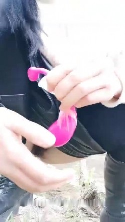 骚气少妇驾车户外桥下自慰勾引环卫大爷摸屁股 再回车上后座跳蛋震动逼逼 截图1