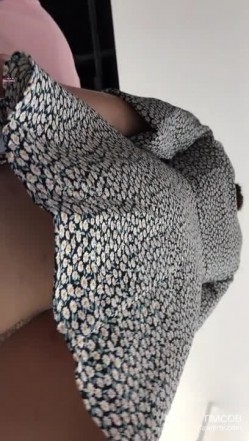 街头抄底牛B摄影师竟然直接把摄像头放到妹子裙子里面去了 ️真不知道是怎么做到的 截图13