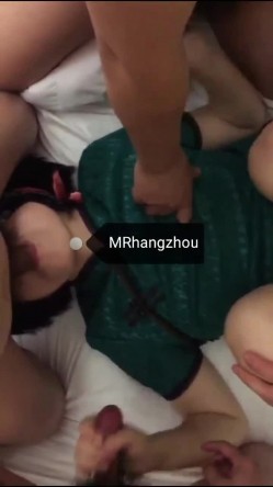 推特超强S隐退大神【MR杭州】私拍视图 粉丝投稿，群P轮流颜射精液洗脸超淫荡 截图5