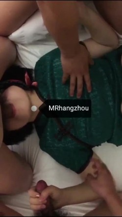 推特超强S隐退大神【MR杭州】私拍视图 粉丝投稿，群P轮流颜射精液洗脸超淫荡 截图7