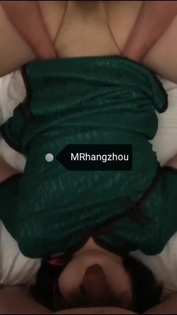 推特超强S隐退大神【MR杭州】私拍视图 粉丝投稿，群P轮流颜射精液洗脸超淫荡 截图10