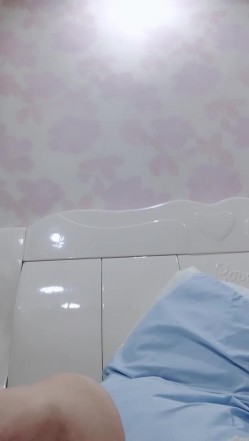 【安安宝贝】，清纯眼镜学妹，暑假在家偷偷播，看着外表是个乖乖女，脱光了骚气逼人 截图9