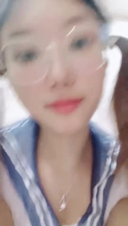 【安安宝贝】，清纯眼镜学妹，暑假在家偷偷播，看着外表是个乖乖女，脱光了骚气逼人 截图16