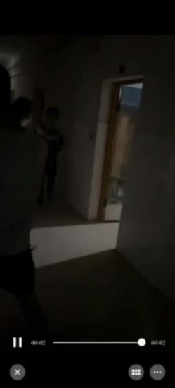 新吃瓜 国内某科技职业学校两个女生被拉近男生宿舍强J 截图7