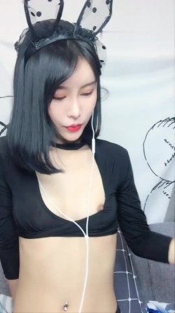 高颜值苗条妹子小尺度诱惑秀 情趣装黑丝各种内裤跳蛋震动逼逼非常诱人 截图16