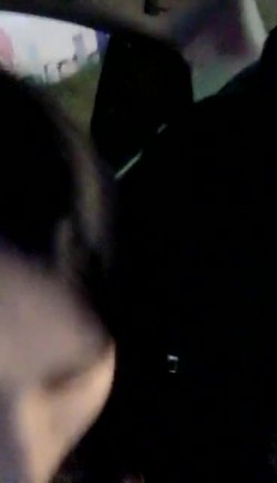 颜值不错骚气大奶妹子晚上约炮车震第二段 后座按摩器自慰再抽插呻吟娇喘诱人 截图4