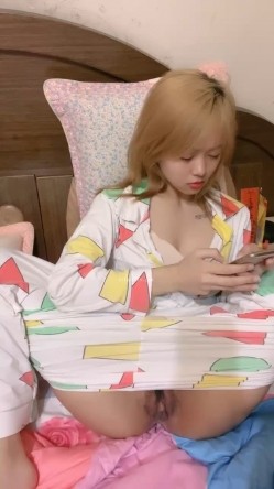 推荐！美乳学生亲戚家大秀~【百事可爱】姑妈还在睡觉~！ 截图13