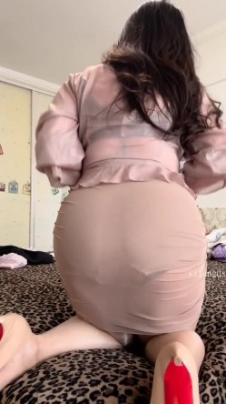 风韵十足巨乳少妇【鍂鑫鑫】情趣内衣黑丝高跟自慰喷水啪啪 截图5