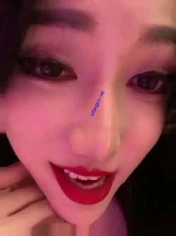 你的女神有钱人的母狗！极品巨乳，外围绿茶婊【顾灵曦】吃金主肉棒被金主肏，非常母狗 截图1