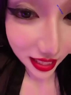 你的女神有钱人的母狗！极品巨乳，外围绿茶婊【顾灵曦】吃金主肉棒被金主肏，非常母狗 截图2