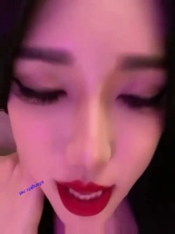 你的女神有钱人的母狗！极品巨乳，外围绿茶婊【顾灵曦】吃金主肉棒被金主肏，非常母狗 截图5