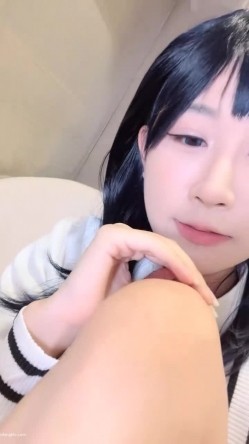 【京鱼儿】19岁童颜巨乳少女 各种服装 道具自慰 20小时，超大合集 截图5