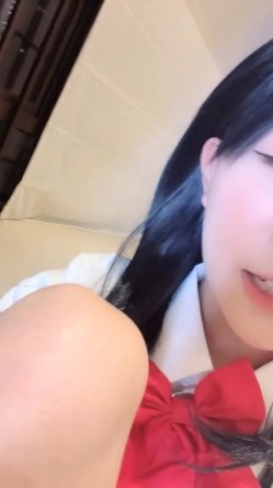 【京鱼儿】19岁童颜巨乳少女 各种服装 道具自慰 20小时，超大合集 截图6