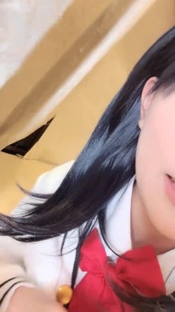 【京鱼儿】19岁童颜巨乳少女 各种服装 道具自慰 20小时，超大合集 截图7