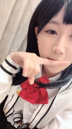 【京鱼儿】19岁童颜巨乳少女 各种服装 道具自慰 20小时，超大合集 截图12