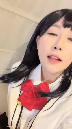【京鱼儿】19岁童颜巨乳少女 各种服装 道具自慰 20小时，超大合集 截图13