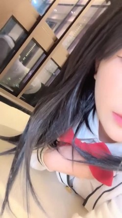 【京鱼儿】19岁童颜巨乳少女 各种服装 道具自慰 20小时，超大合集 截图15