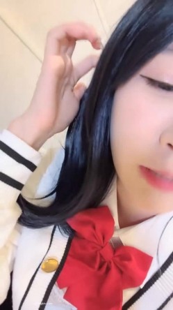 【京鱼儿】19岁童颜巨乳少女 各种服装 道具自慰 20小时，超大合集 截图16