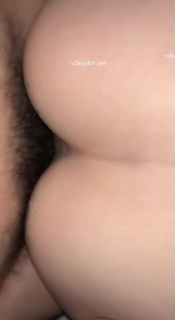 满分颜值极品露脸反差女神，推特网红绿帽男，诚邀粉丝富二代各种线下淫乱活动，车震野战3P母狗属性拉满 截图5