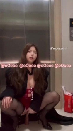 露脸大奶反差母狗【oOooo】用精液灌满黑丝兔女郎 所有的精液 我全都要 射我B里，后入顶得最深了 截图15