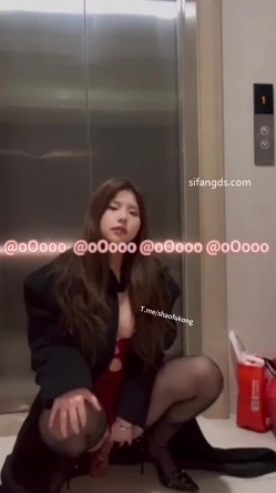 露脸大奶反差母狗【oOooo】用精液灌满黑丝兔女郎 所有的精液 我全都要 射我B里，后入顶得最深了 截图16