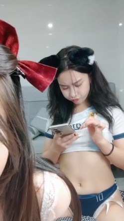 极品高颜冷艳御姐，反差小妈感女主播「金刚护撸娃」「小奶猫」密码房激情淫语撩骚，和姐妹下海大秀，互舔互口假鸡巴互插 截图11