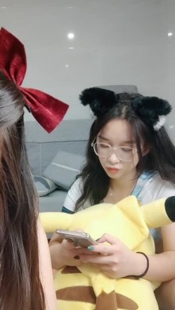 极品高颜冷艳御姐，反差小妈感女主播「金刚护撸娃」「小奶猫」密码房激情淫语撩骚，和姐妹下海大秀，互舔互口假鸡巴互插 截图12