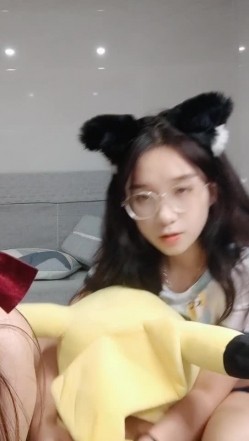 极品高颜冷艳御姐，反差小妈感女主播「金刚护撸娃」「小奶猫」密码房激情淫语撩骚，和姐妹下海大秀，互舔互口假鸡巴互插 截图13