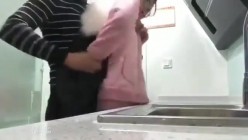 男子趁家里没人在厨房强行干了表嫂 我喊人了你这样 你家伙不是害人吗 对话刺激 截图1