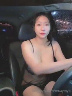 【你的淫荡姨妈】泰国轻熟人妻型巨乳网黄御姐「Muaymyb」露脸大尺度私拍 风骚露出男女通吃多穴满足 截图13