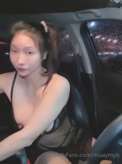 【你的淫荡姨妈】泰国轻熟人妻型巨乳网黄御姐「Muaymyb」露脸大尺度私拍 风骚露出男女通吃多穴满足 截图15