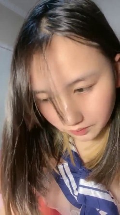 邻家小妹，19岁，颜值相当不错，【不是甜妹好烦啊】，表面是乖乖女，实际上很饥渴 深喉吃鸡被操 截图1