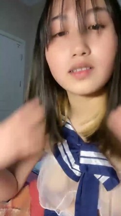 邻家小妹，19岁，颜值相当不错，【不是甜妹好烦啊】，表面是乖乖女，实际上很饥渴 深喉吃鸡被操 截图6