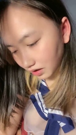 邻家小妹，19岁，颜值相当不错，【不是甜妹好烦啊】，表面是乖乖女，实际上很饥渴 深喉吃鸡被操 截图12