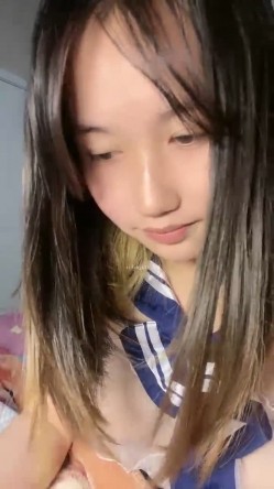 邻家小妹，19岁，颜值相当不错，【不是甜妹好烦啊】，表面是乖乖女，实际上很饥渴 深喉吃鸡被操 截图15