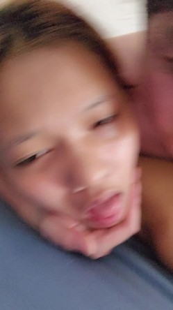 身材苗条少数民族美少女露脸啪啪自拍，与同居男友各种激情造爱 截图6