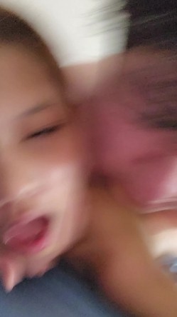 身材苗条少数民族美少女露脸啪啪自拍，与同居男友各种激情造爱 截图11