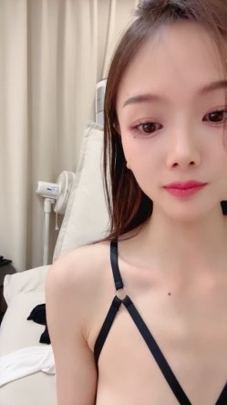 御姐【宝宝哦】175模特级别身材.明星的脸庞 这个腿是真爽 超强一字马 晚上我要大战三百回合 撸到屌断 截图13
