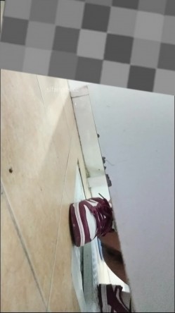 穿红色耐克的小黑逼学生妹，屁股蹲的太低了抄不到底，只能前拍她 截图5